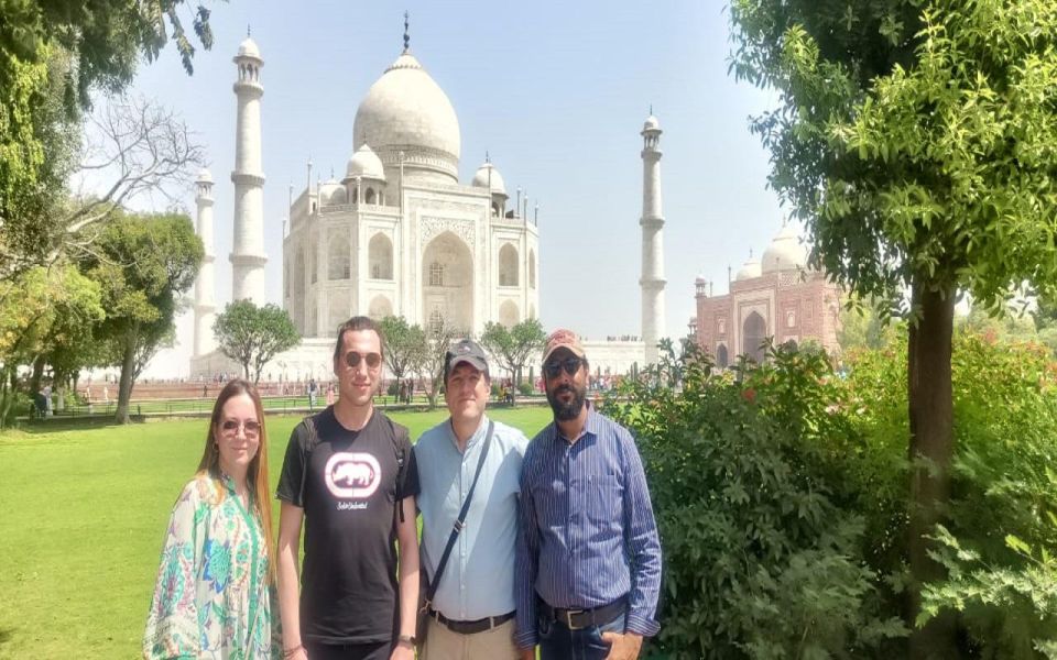 From Delhi: Taj Mahal Day Tour by Gatimaan Express Train